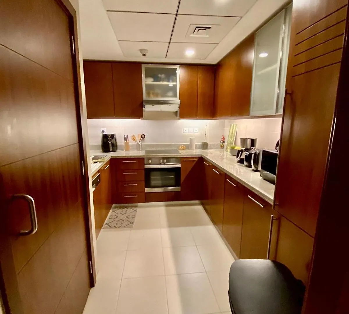 Homestay Exceptional Master Room - Near And Overlooking Burj Khalifa - Host Has Access To Living Space Dubai