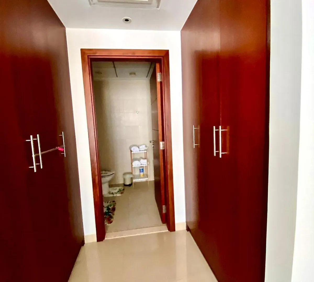 Exceptional Master Room - Near And Overlooking Burj Khalifa - Host Has Access To Living Space Dubai