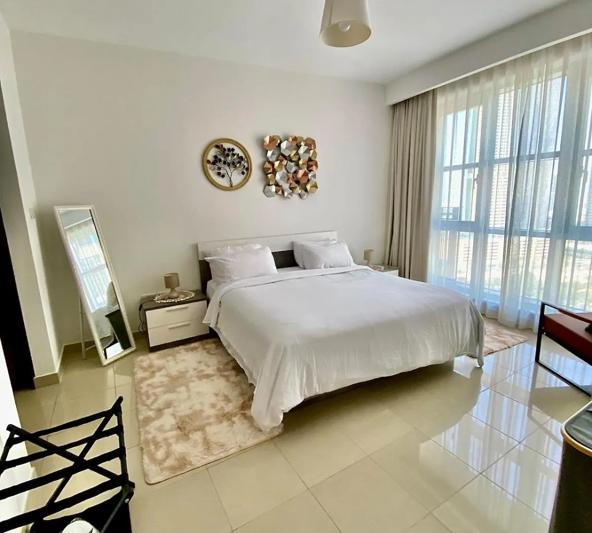 Homestay Exceptional Master Room - Near And Overlooking Burj Khalifa - Host Has Access To Living Space Dubai