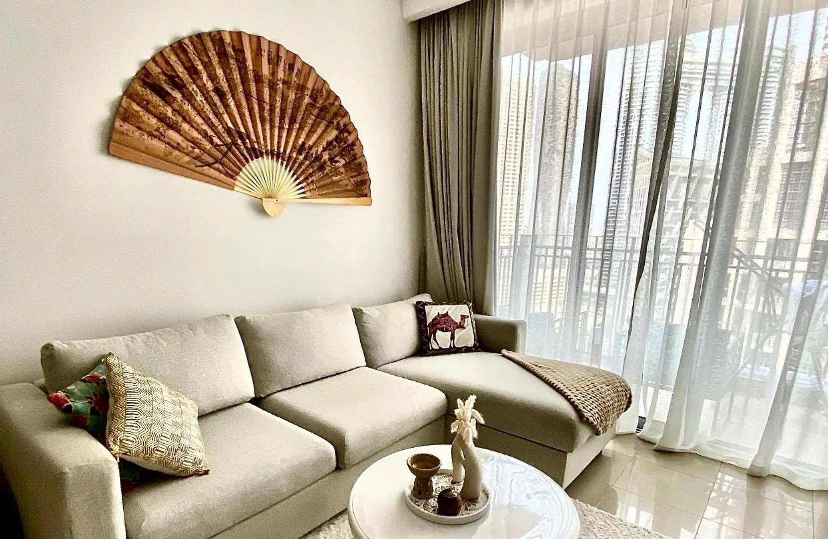 Exceptional Master Room - Near And Overlooking Burj Khalifa - Host Has Access To Living Space Dubai